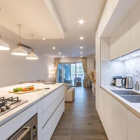 Modern Beautiful Pool And Sea - Happy *