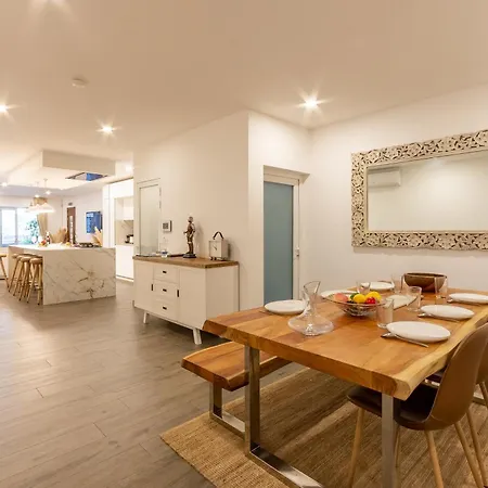 Lejlighed Modern Beautiful Pool And Sea - Happy *