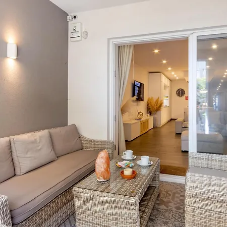 Lejlighed Modern Beautiful Pool And Sea - Happy *