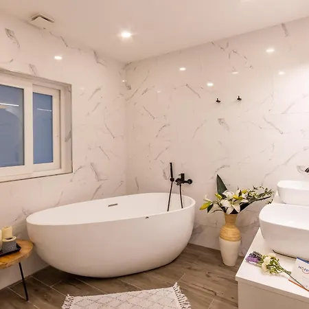 Modern Beautiful Pool And Sea - Happy Apartament *
