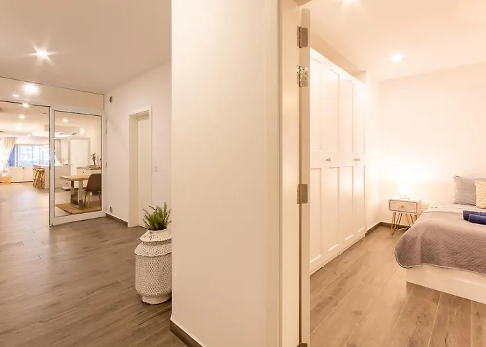 Modern Beautiful Pool And Sea - Happy