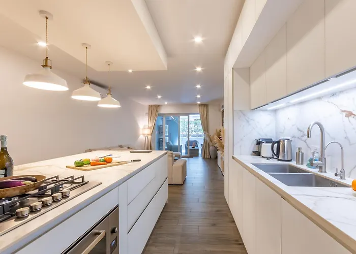 Modern Beautiful Pool And Sea - Happy *