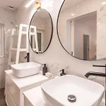 Апартаменты Modern Beautiful Pool And Sea - Happy Аура