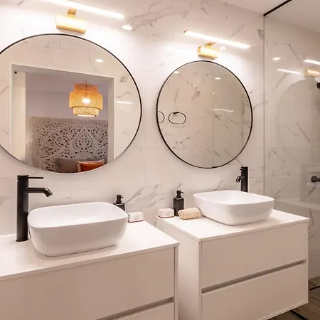 Modern Beautiful Pool And Sea - Happy شقة