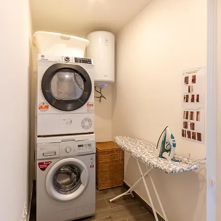 Modern Beautiful Pool And Sea - Happy *