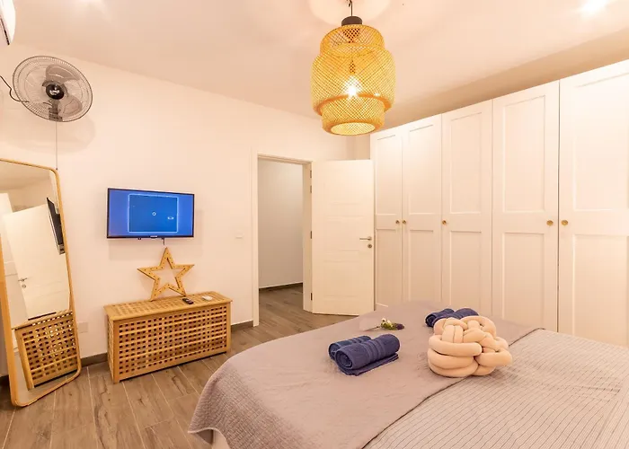 Daire Modern Beautiful Pool And Sea - Happy