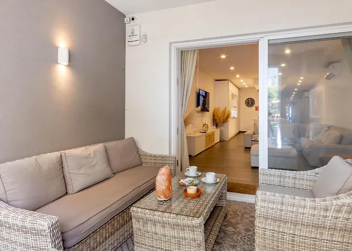 Daire Modern Beautiful Pool And Sea - Happy *